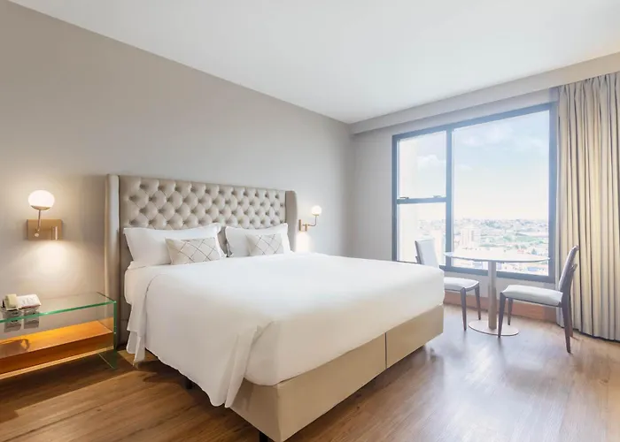 Belo Horizonte Hotels With Pool near Igreja Sao Jose